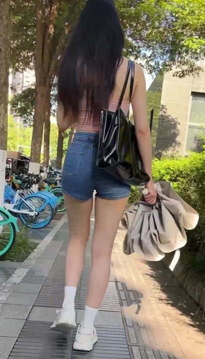【视频】抓拍温婉娴淑的新潮热裤丰臀美女[KM-IS32]