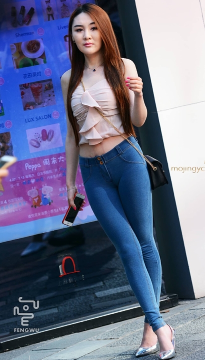 偶遇青春活力的前卫紧身裤长腿靓女[JZ-3H4I]