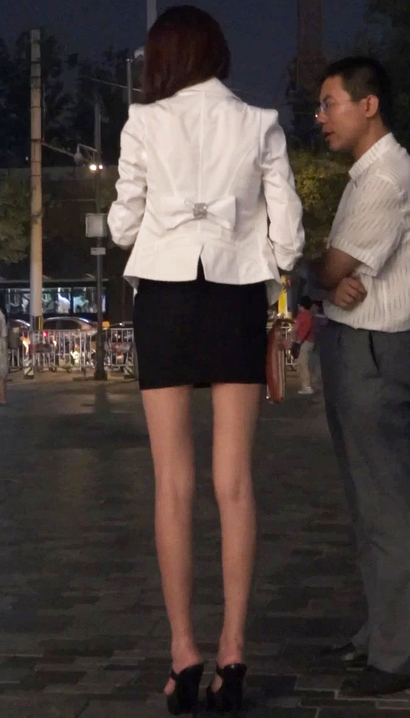 【视频】一个眉目如画的潮流清雅服饰大长腿辣妹[NW-6Q90]