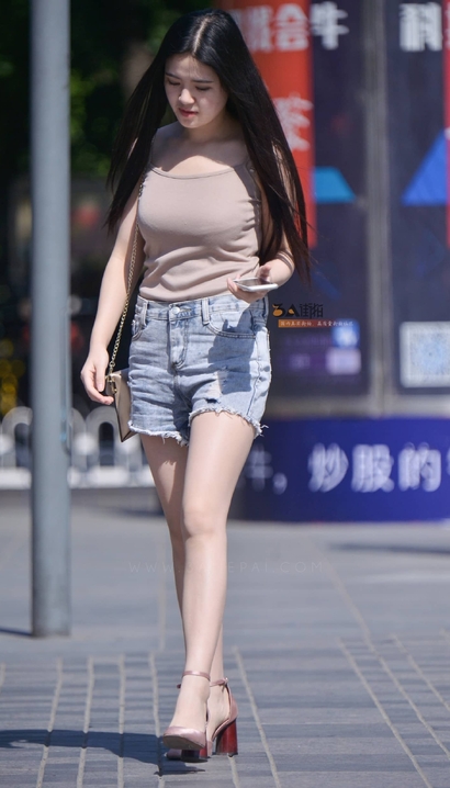 抓拍国色天香的时髦热裤丰臀御姐[JC-I307]