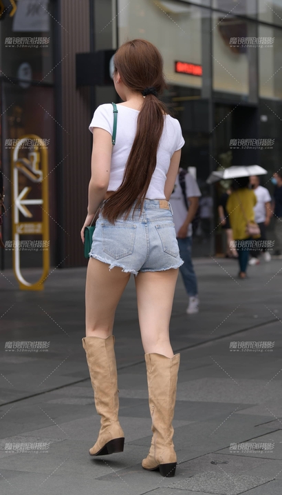街拍娉婷婀娜的小清新热裤大长腿靓女[ZW-6VS3]