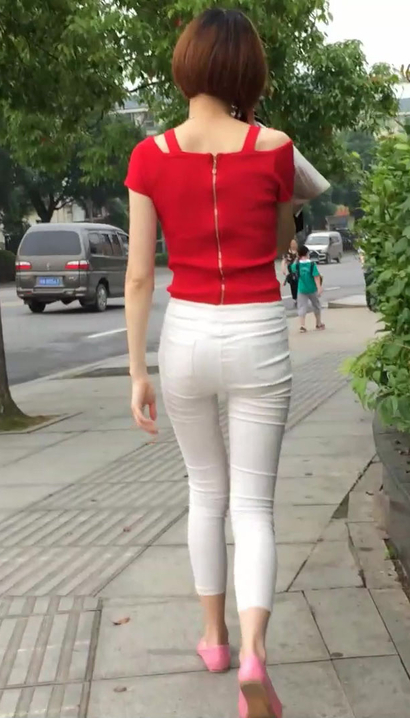 【视频】偶遇美撼凡尘的风尚优雅衣着美臀女生[SJ-UM5O]