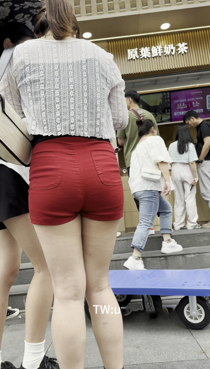 【视频】一位环肥燕瘦的风尚热裤宽臀靓女[VH-9ONR]