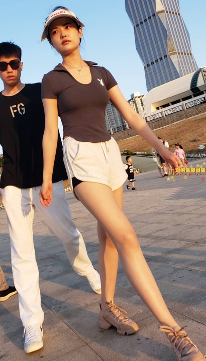 偶遇出尘脱俗的风尚热裤宽臀女生[BW-9A62]