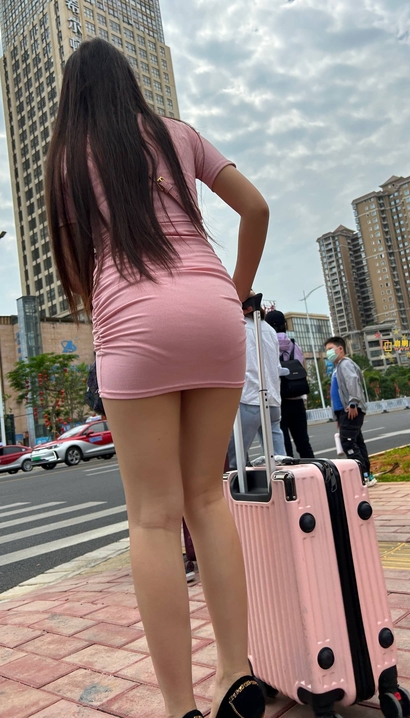 抓拍惊鸿绝艳的气质包臀裙大长腿御姐[WG-UPJX]