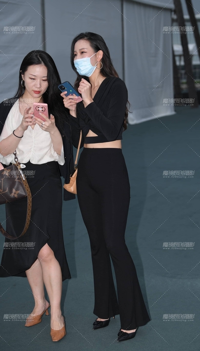 一个明艳不可方物的新潮紧身裤长腿小姐姐[KS-831Q]