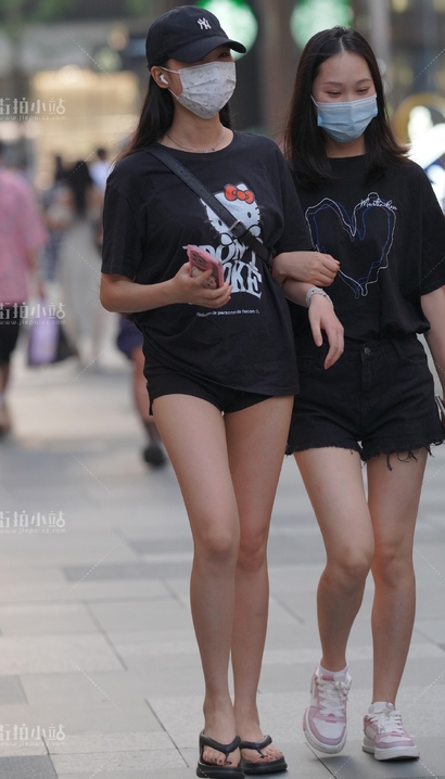 抓拍腰如约素的小清新热裤丰臀女孩[IX-DUU2]