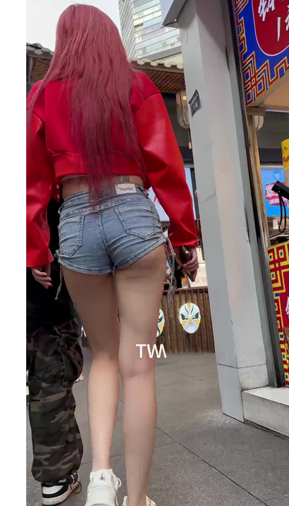 【视频】偶遇大家闺秀的前卫热裤翘臀女生[TA-A535]