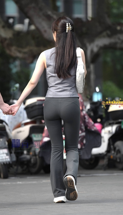 偶遇仙姿玉色的时髦紧身裤美臀美眉[MH-N9RL]