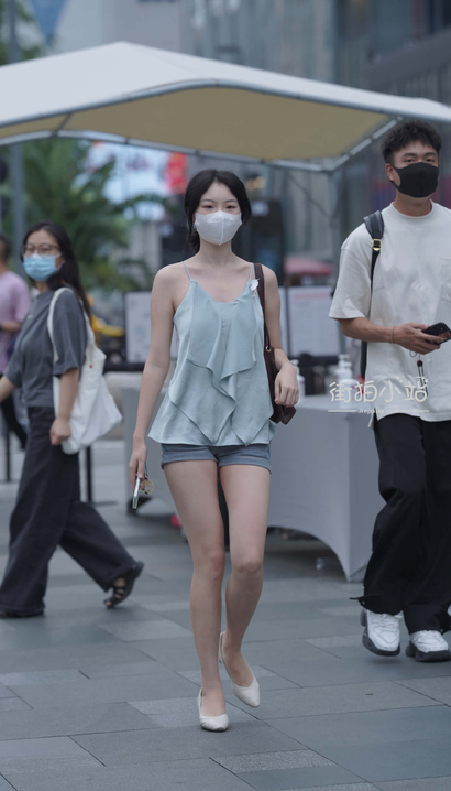 一个丰姿妍丽的新潮热裤大长腿御姐[FL-V92X]