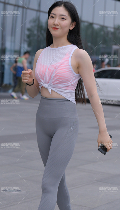 抓拍柳夭艳影的极品紧身裤美腿女神[MA-V559]