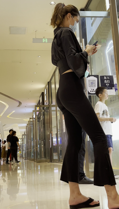 【视频】偶遇圆润紧绷的气质紧身裤丰臀女孩[UQ-6G9Q]