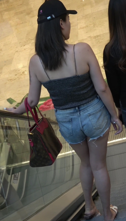 【视频】一个颜值很高的风尚热裤美臀女生[ID-3509]