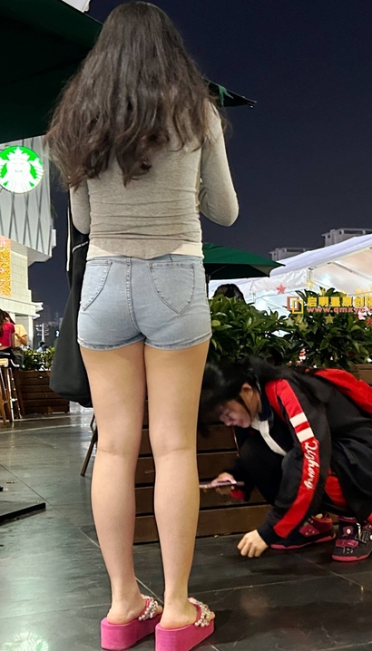 一个慧质兰心的性感热裤紧臀小姐姐[QK-LA21]