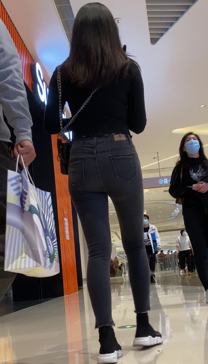 【视频】一个青春活力的风尚紧身牛仔裤长腿御姐[PH-0AWD]