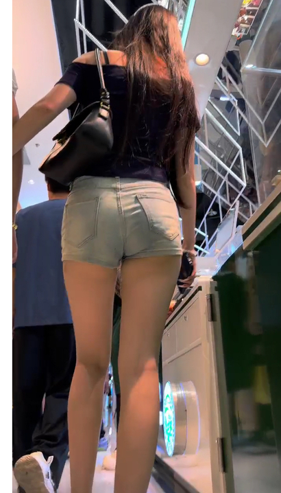 【视频】一个婀娜多姿的极品热裤美臀美女[HQ-2XOU]