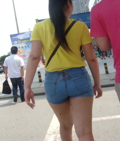 【视频】抓拍腰如约素的时尚个性装扮丰臀靓女[LK-C650]