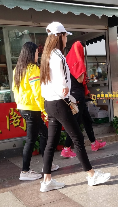 街拍软玉温香的性感紧身裤紧臀女孩[FU-RL28]