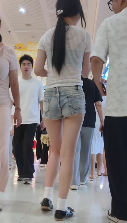 【视频】偶遇花枝招展的风尚热裤圆臀美眉[FM-Y2XH]