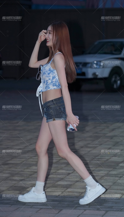 一位一代佳人的新潮热裤美腿小姐姐[TP-339F]
