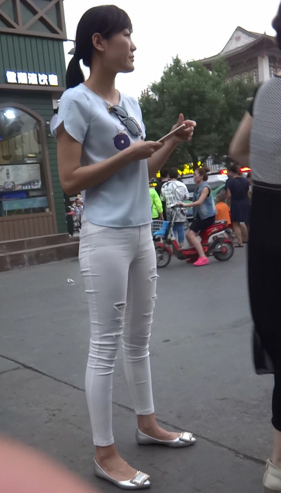 【视频】偶遇气质极佳的前卫优美着装美腿辣妹[MR-EABQ]
