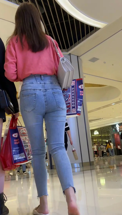 【视频】一位仪态万端的风尚紧身牛仔裤长腿女神[HF-UKXE]