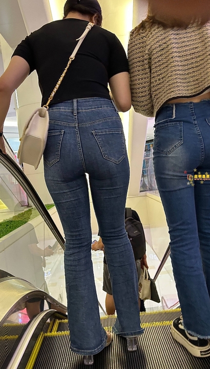 一个美艳绝伦的潮流紧身牛仔裤长腿御姐[ZT-IG0A]
