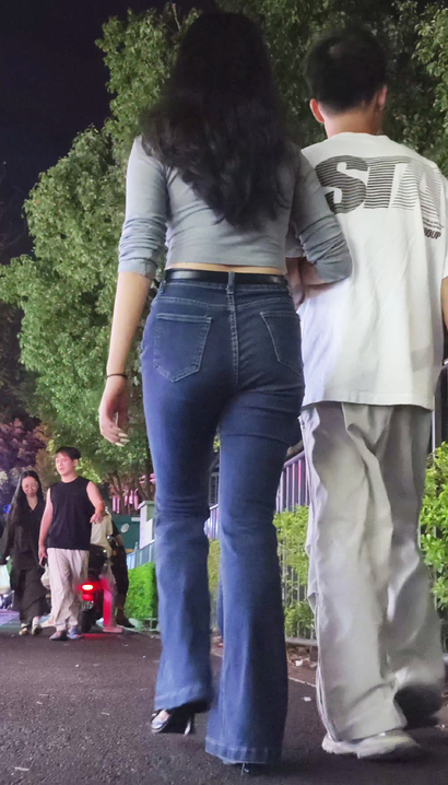 【视频】一个国色天资的时髦牛仔裤大长腿靓女[ZQ-2067]