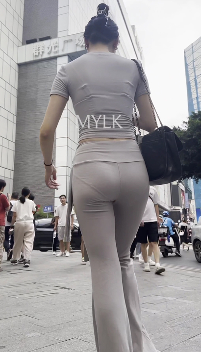 【视频】一个妍姿艳质的极品紧身裤宽臀美眉[EV-8XIH]