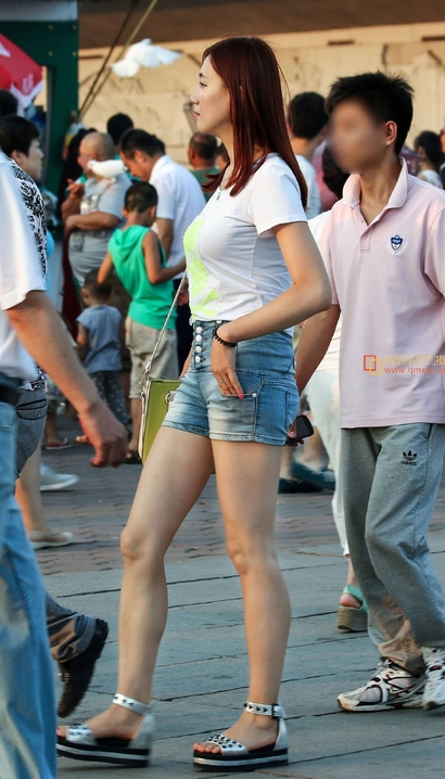 一位慧质兰心的极品热裤圆臀女神[FC-OB3N]