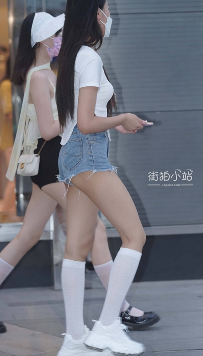 偶遇蛾眉皓齿的时髦热裤翘臀辣妹[XU-C9C3]