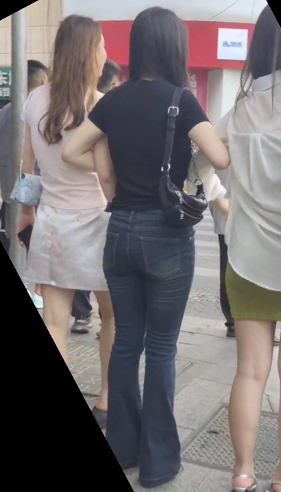 【视频】抓拍身姿优雅的前卫紧身牛仔裤美臀靓女[HH-W32M]