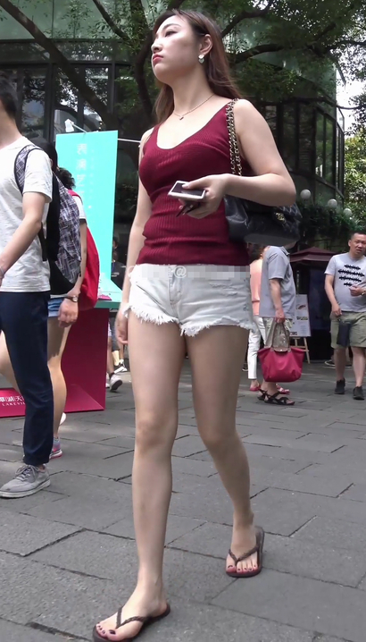 【视频】一位国色天资的时尚热裤圆臀女生[KO-EC0O]