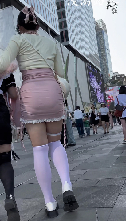 【视频】抓拍温婉娴淑的风尚裹臀裙丰臀美女[YS-I33P]