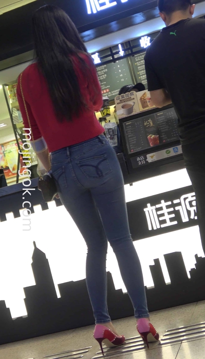 【视频】街拍身姿曼妙的极品优雅装束大长腿小姐姐[OF-20F5]
