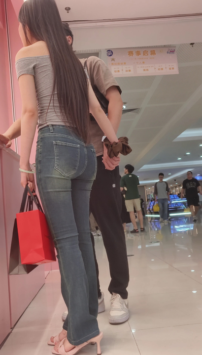 【视频】抓拍温婉娴淑的潮流紧身牛仔裤丰臀靓女[AO-37KA]