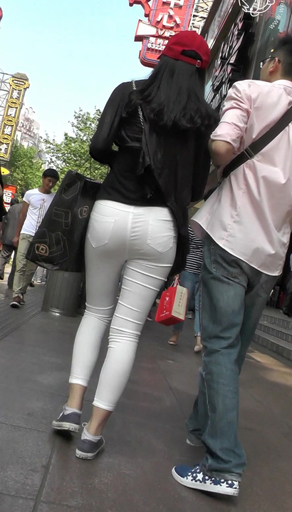 【视频】一个窈窕淑女的性感个性装扮丰臀女生[QK-1H31]