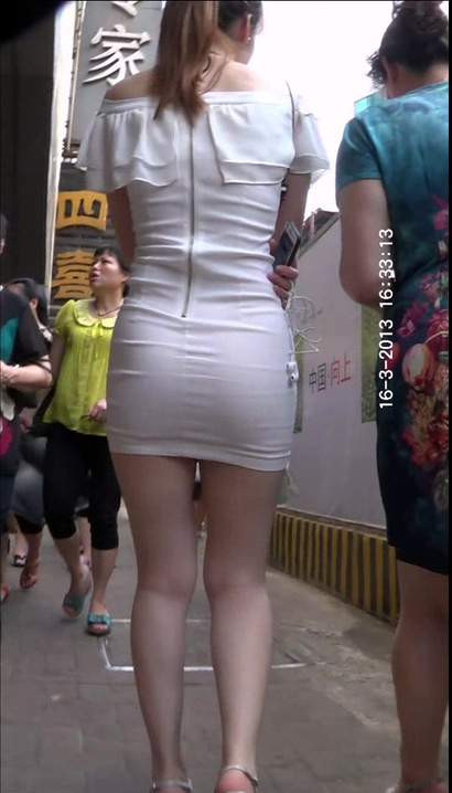 【视频】街拍丰姿妍丽的新潮精致穿扮紧臀女生[LM-4C71]