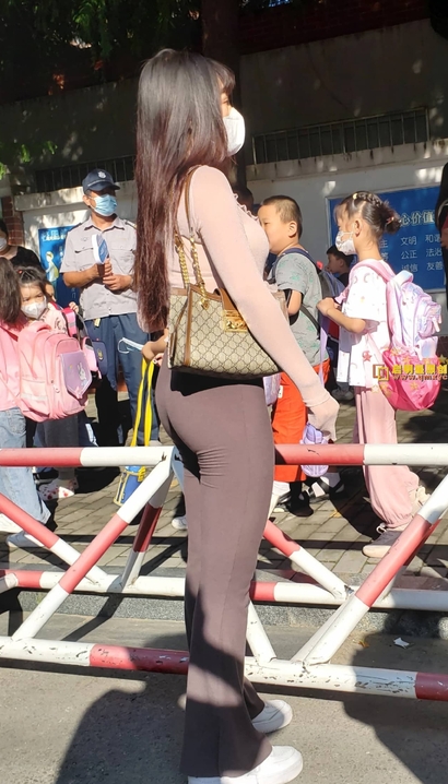 偶遇国色天香的气质紧身裤翘臀女孩[KU-18ON]