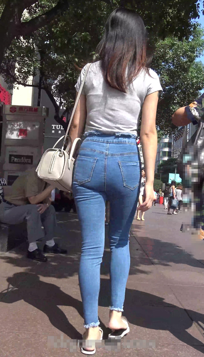 【视频】一个如琬似花的性感牛仔裤宽臀御姐[DS-40S1]