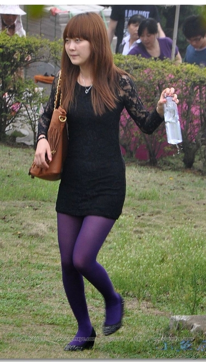 街拍娉婷婀娜的潮流超短裙翘臀女神[ZA-RZ2B]
